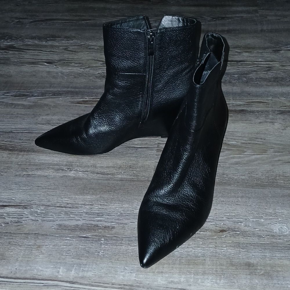 FRANCO SARTO |Amsterdam Black Leather pointed toe wedge ankle bootie Sz 7.5 EUC